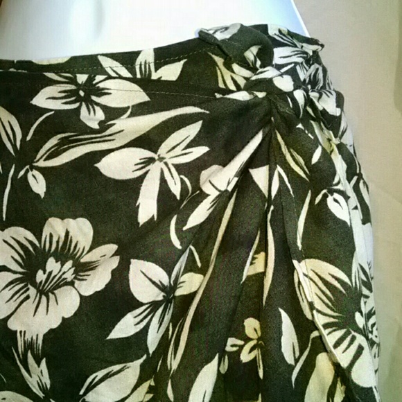 Express Wrap Around Skirt - Picture 3 of 4
